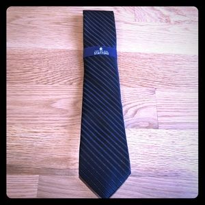 Black/gold Stafford tie